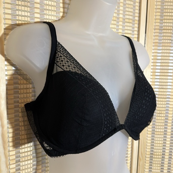 Victoria's Secret Incredible Plunge Bra in Black Lace Padded Underwire 36DD - Picture 3 of 16